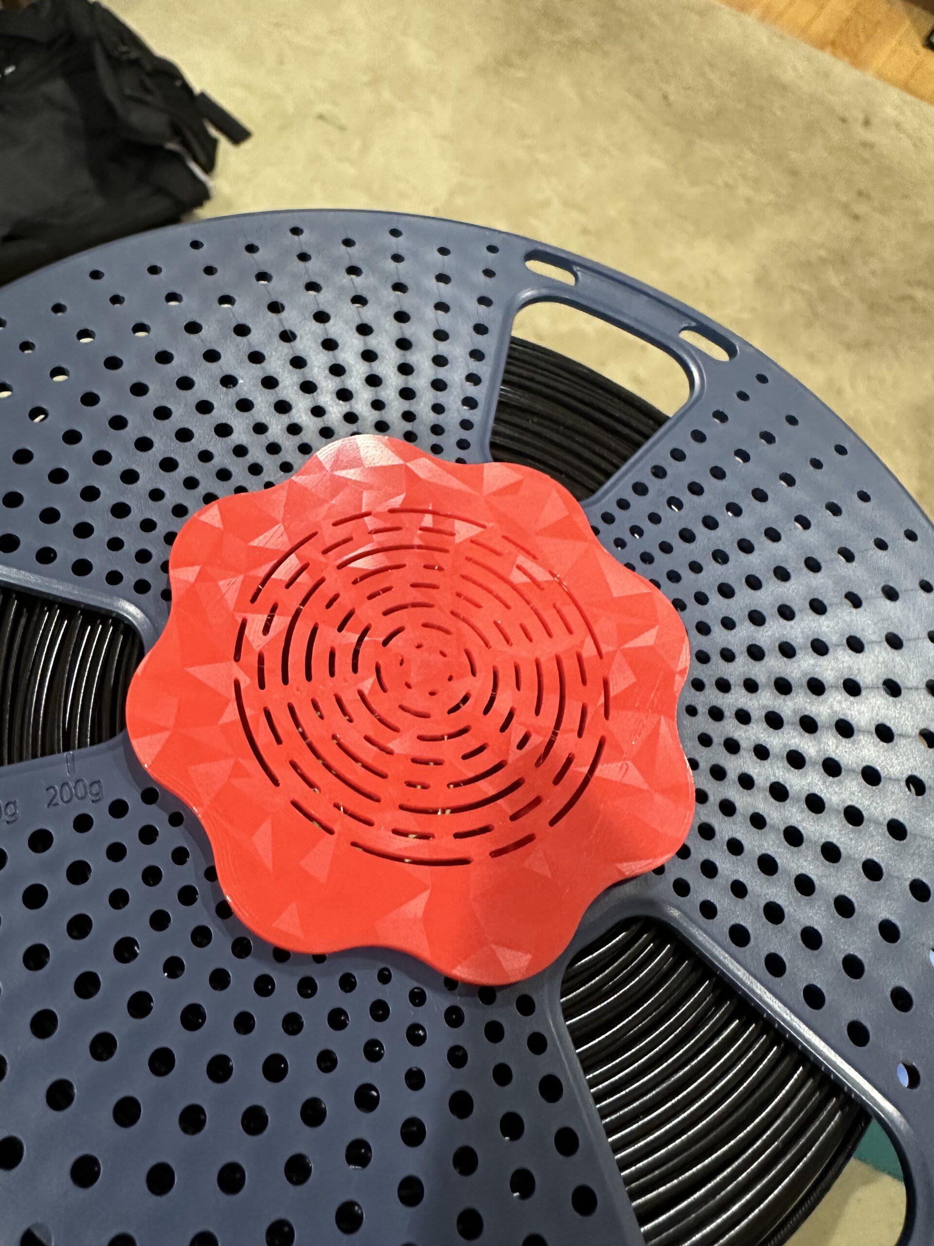 Adapter seated in a Sunlu spool